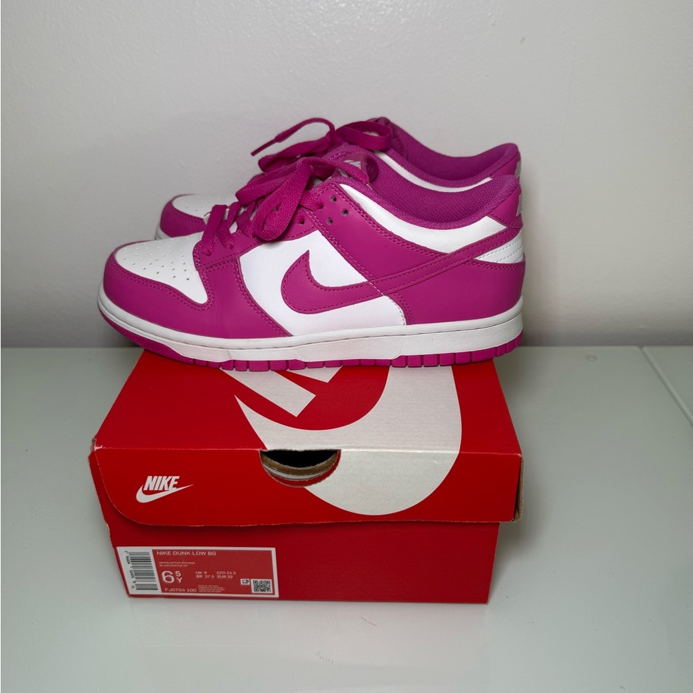 FJ0704 100 Nike Dunk Low Active Fuchsia 6.5Y [USED] (YELLOWING TONGUE)- $30